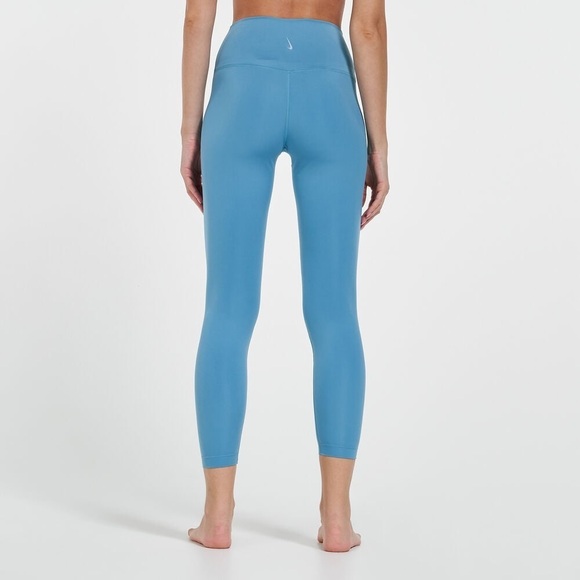 Nike
Women's 7/8 Yoga Leggings size M - Picture 1 of 9